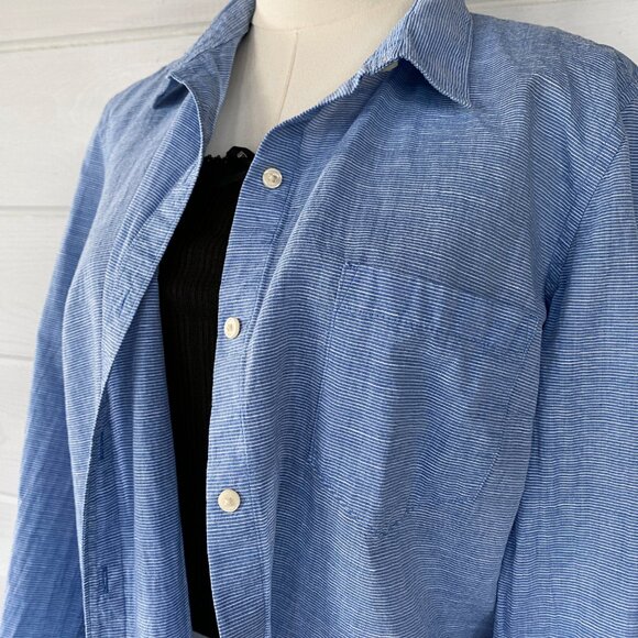 GAP Boyfriend Seersucker Stripe Button Down Shirt L Blue Classic Preppy Nautical - Picture 10 of 12